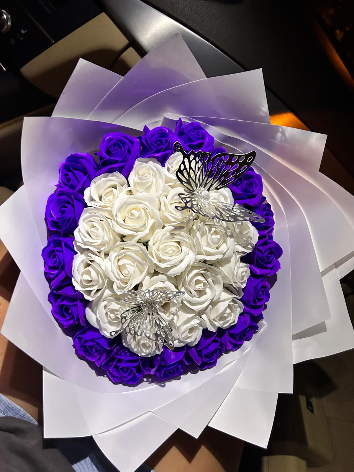 Buchet de trandafiri Violet Dreams