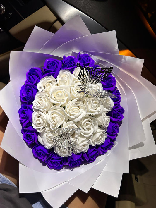 Buchet de trandafiri Violet Dreams